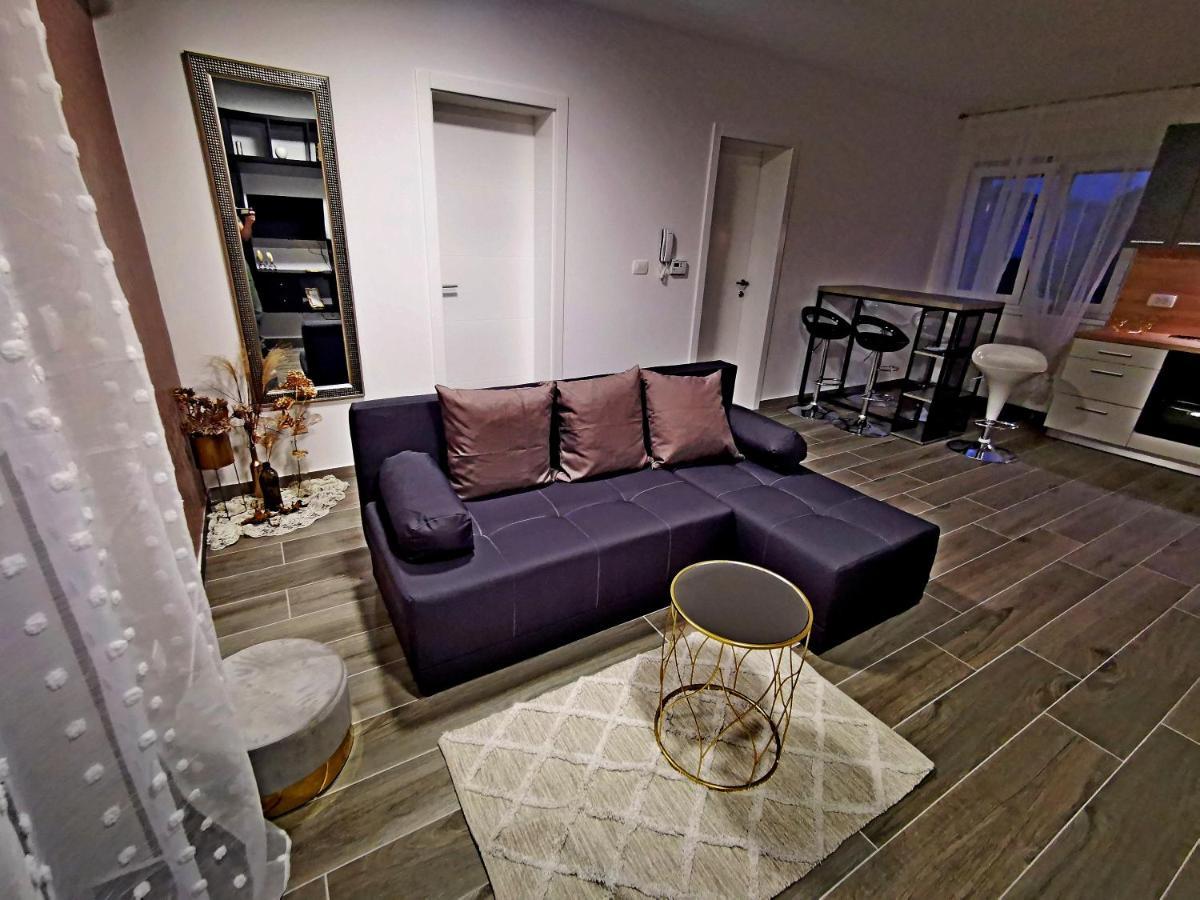 Golden - Self Check In Apartman Eszék Kültér fotó