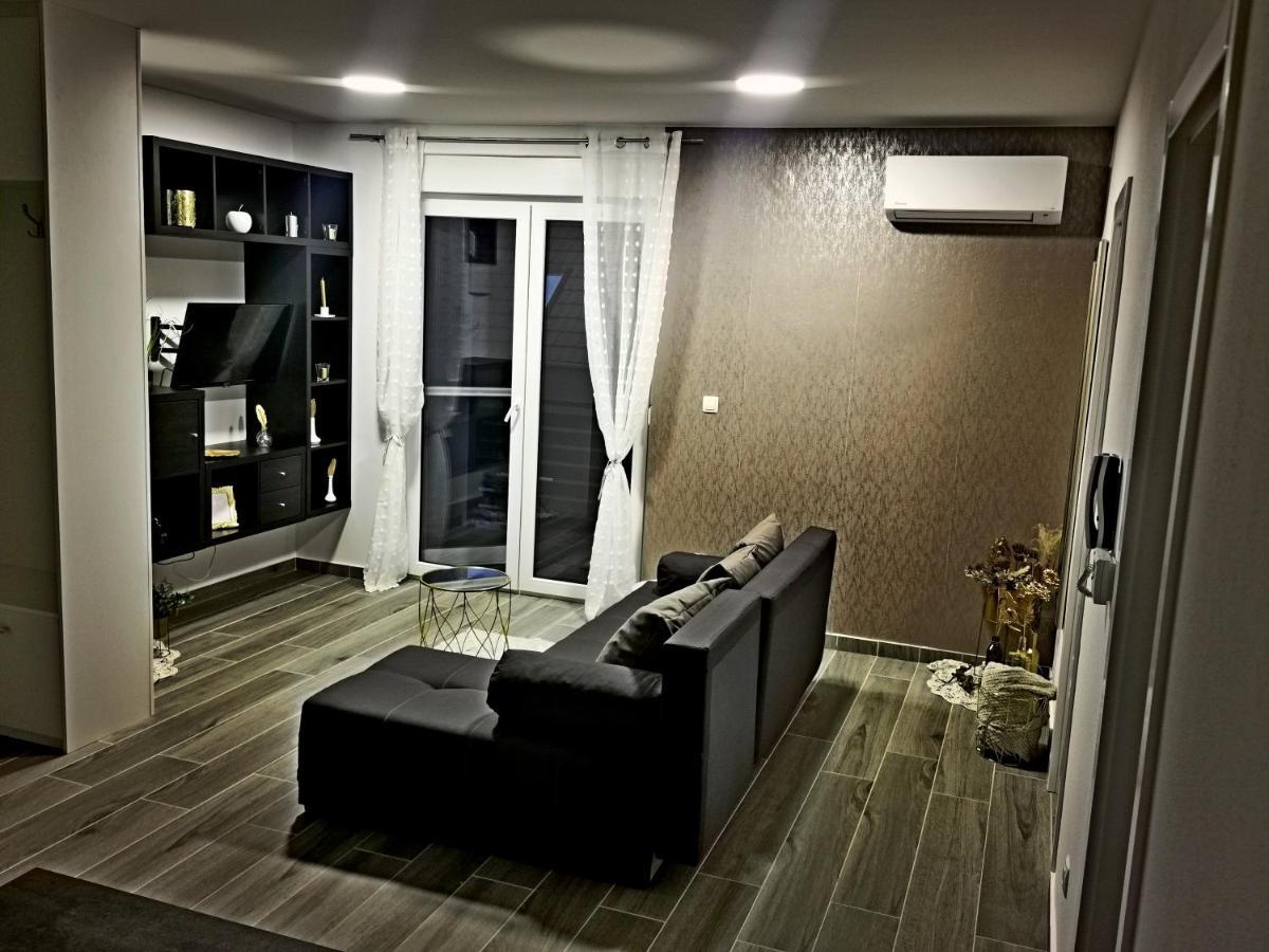 Golden - Self Check In Apartman Eszék Kültér fotó