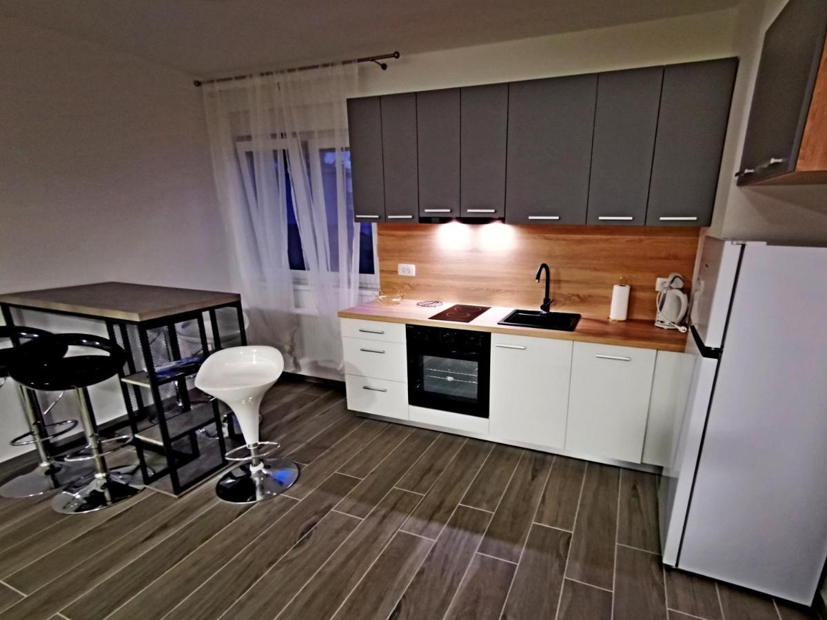 Golden - Self Check In Apartman Eszék Kültér fotó