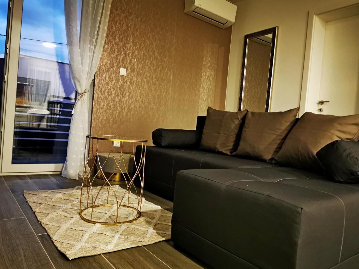 Golden - Self Check In Apartman Eszék Kültér fotó