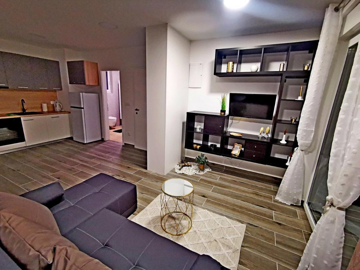 Golden - Self Check In Apartman Eszék Kültér fotó