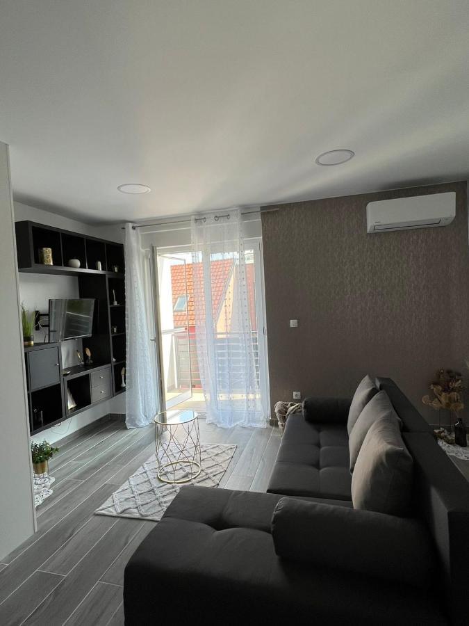 Golden - Self Check In Apartman Eszék Kültér fotó