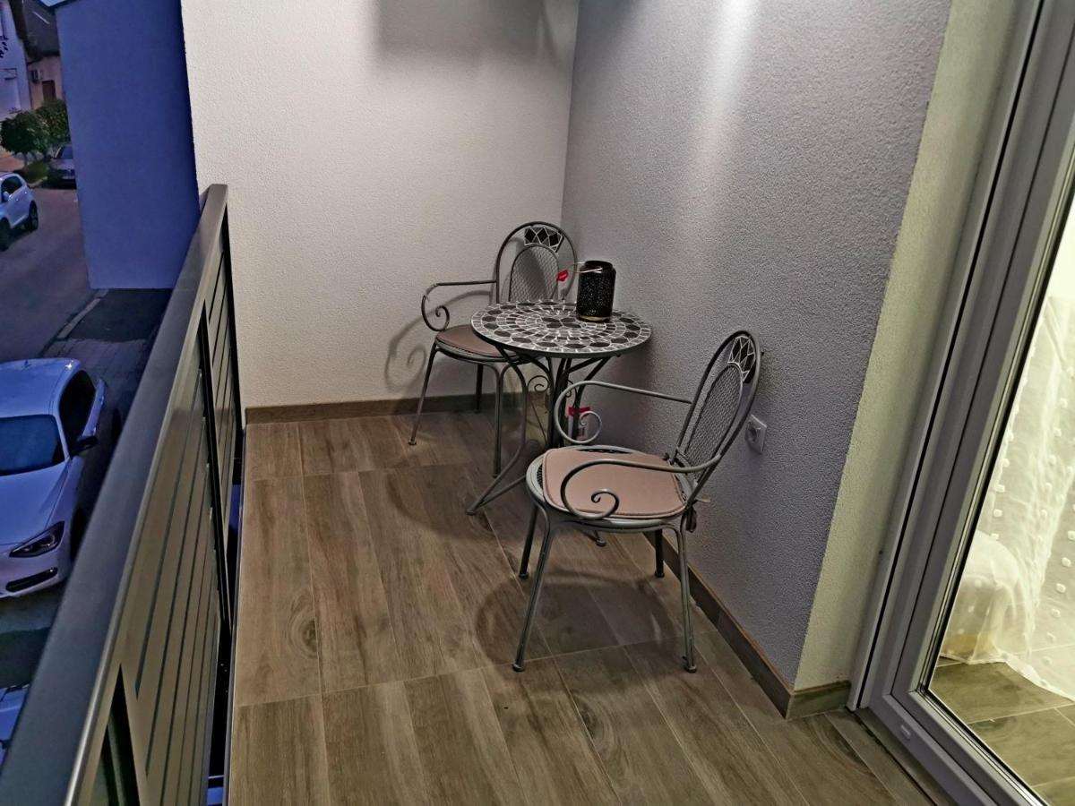 Golden - Self Check In Apartman Eszék Kültér fotó