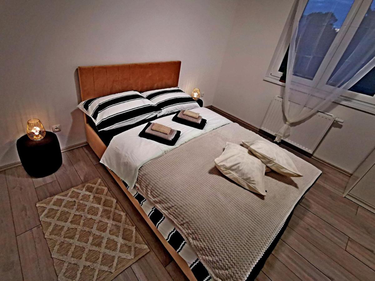 Golden - Self Check In Apartman Eszék Kültér fotó