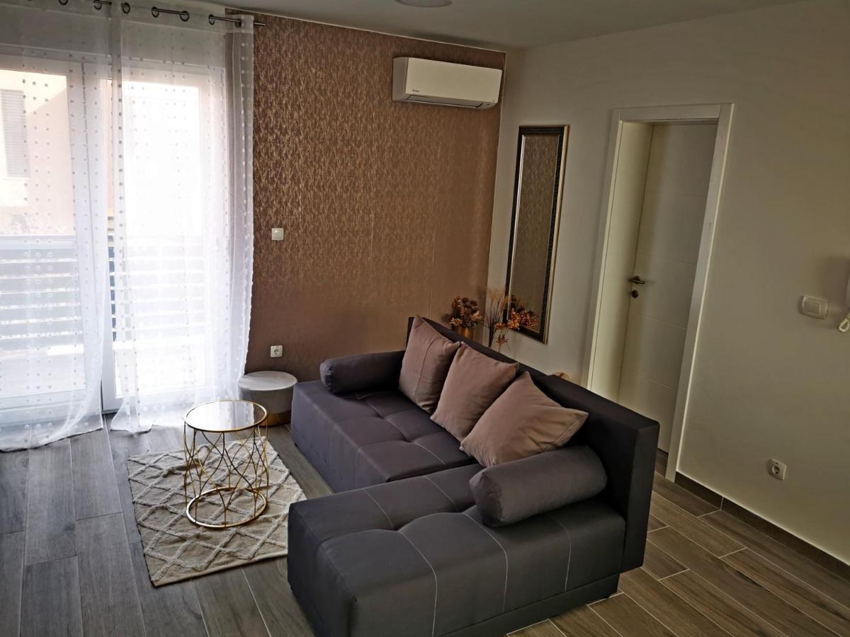 Golden - Self Check In Apartman Eszék Kültér fotó